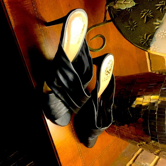 Bl Vince Camuto Shoes, 2 1/2 inch heels Simply sexy “ very smart looking shoes! - Picture 1 of 5